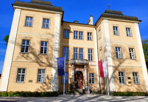 Pomarańczowy  pałac i shody