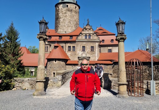 Zamek Czocha otulony promieniami słońca