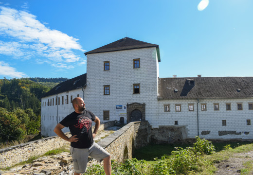 Hrad a zámek Kolštejn. Branná 1 788 25 Branná